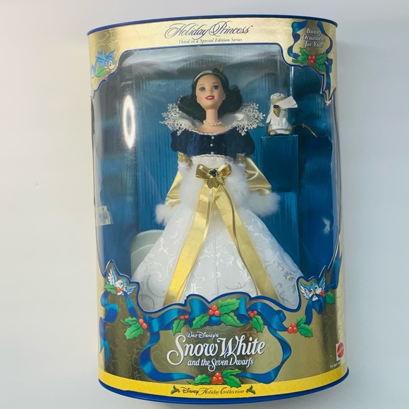 Mattel Disney Snow White Holiday Princess doll - Picture 2 of 7